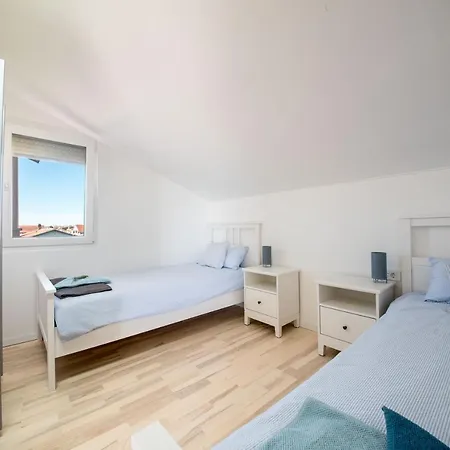 Apartman Aurora *
