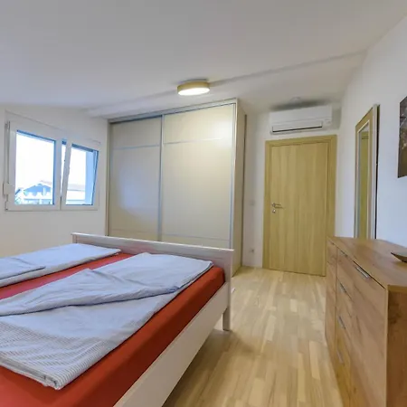 Apartman Aurora *